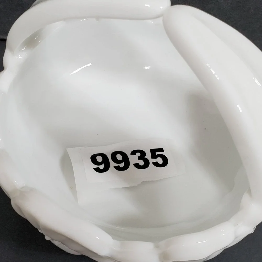 Vintage Westmoreland Milk Glass‎ Poppy Pattern Basket with Split Handle White